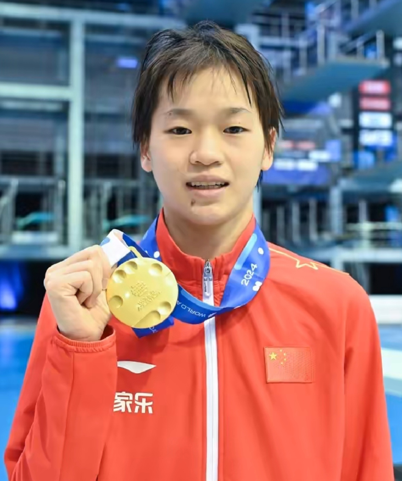 包含跳水世界杯：完美入水引来掌声无数的词条