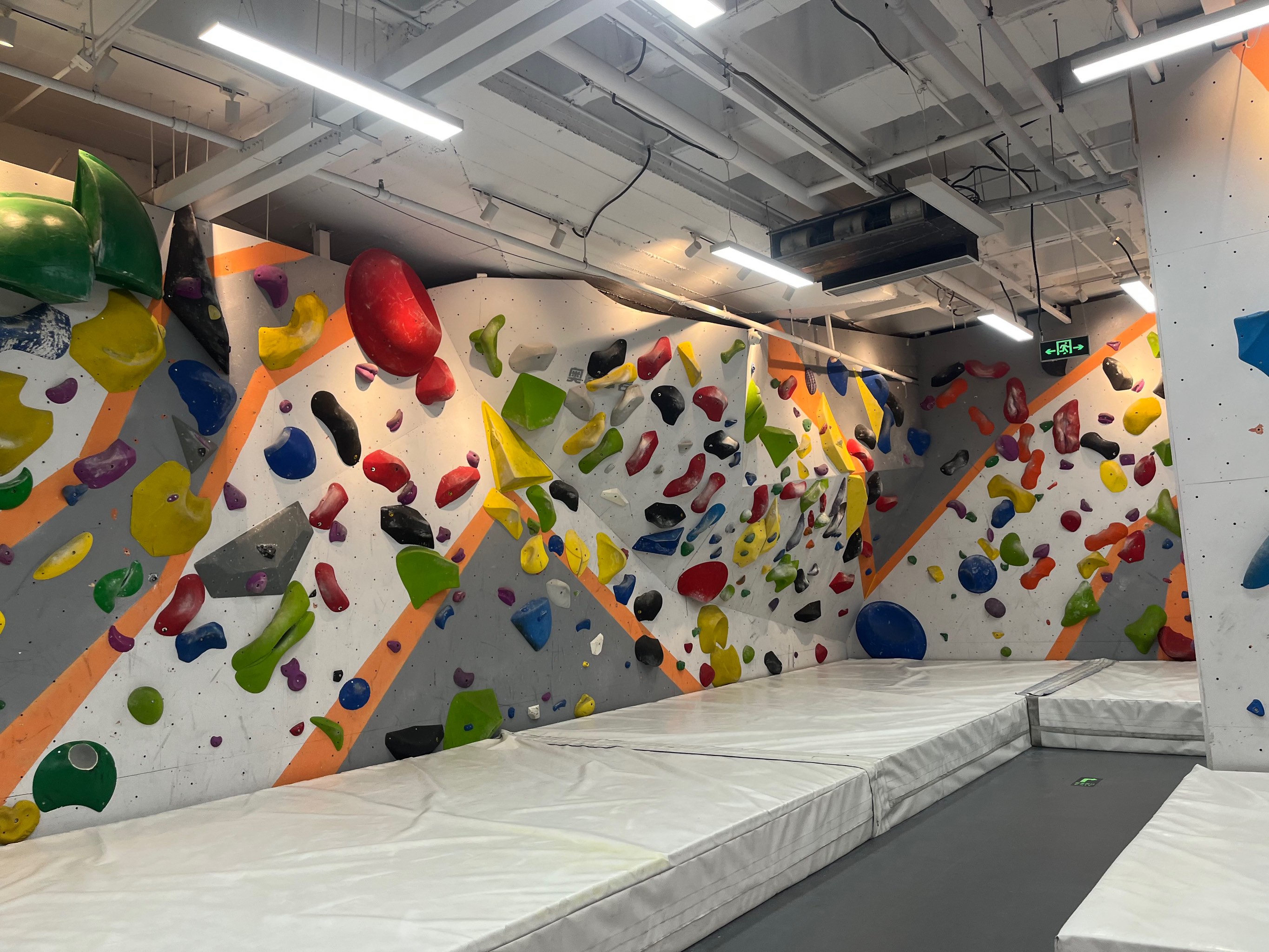 室内攀岩大赛,智勇双全的竞技舞台 室内攀岩大赛,智勇双全的竞技舞台