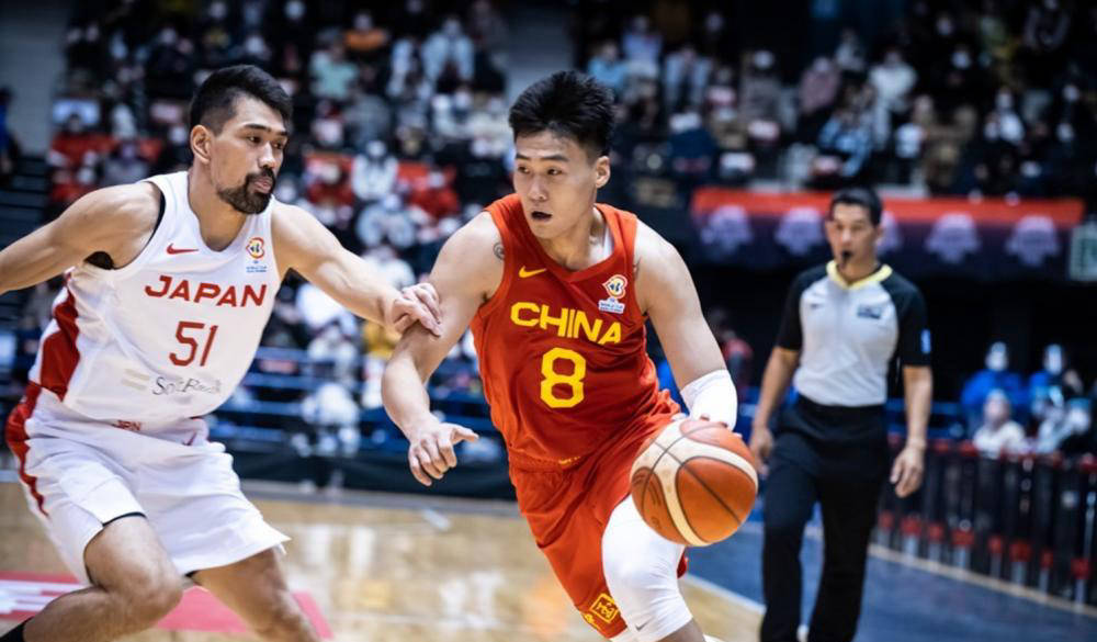 篮下攻坚：北京队抢夺49个篮板，攻守两端占优！的简单介绍