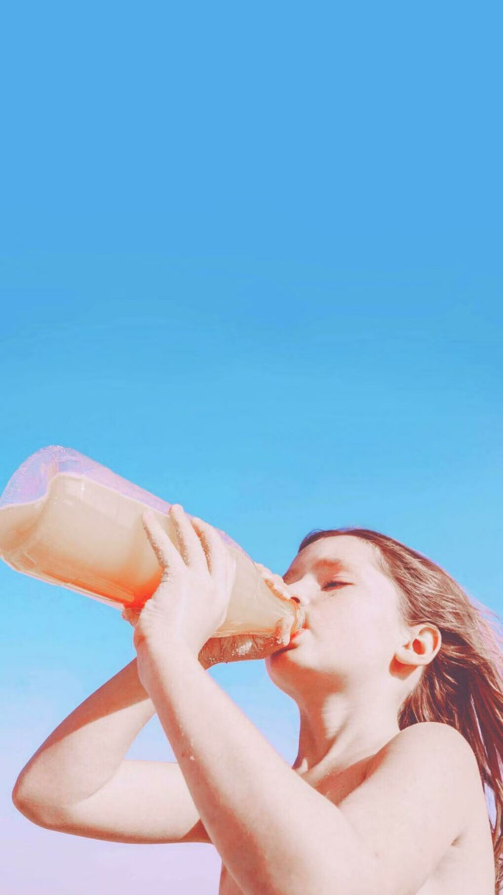 德国男子200米蛙泳选手在预赛中表现出色,晋级半决赛