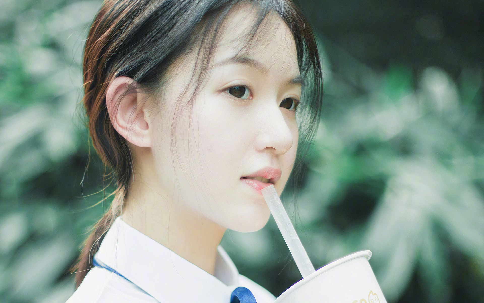 特色足球文化周在多个城市轮番举行，展示多元魅力，足球文化宣传主题海报