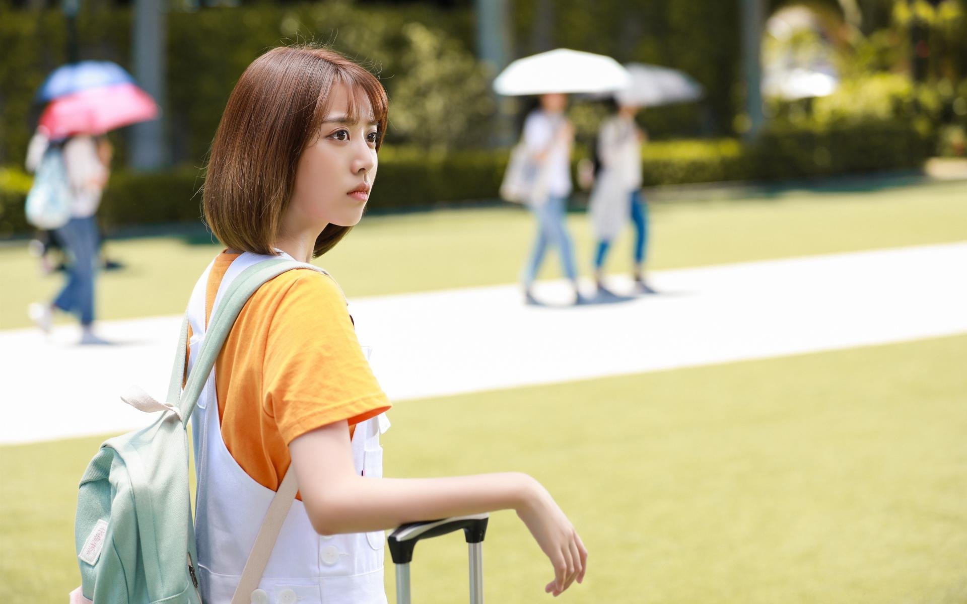 球迷为主队加油打气自制应援物成为现场最亮眼的存在,打球应援口号